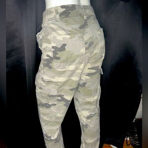 American Eagle Camouflage Cargo Pants